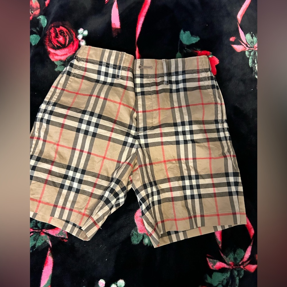Boys Authentic Burberry shorts size 6